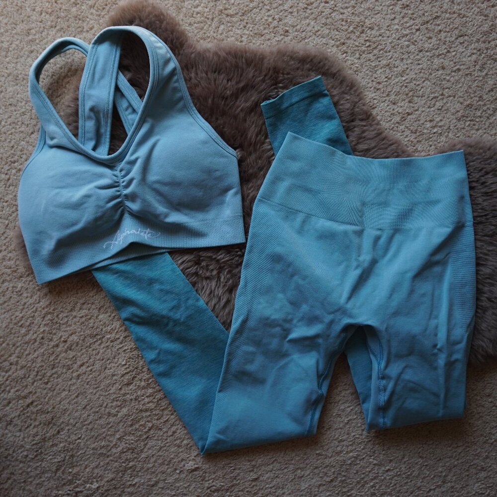 Alphalete Sky Blue Ocean Ombre Workout Set Leggings & Sportsbra